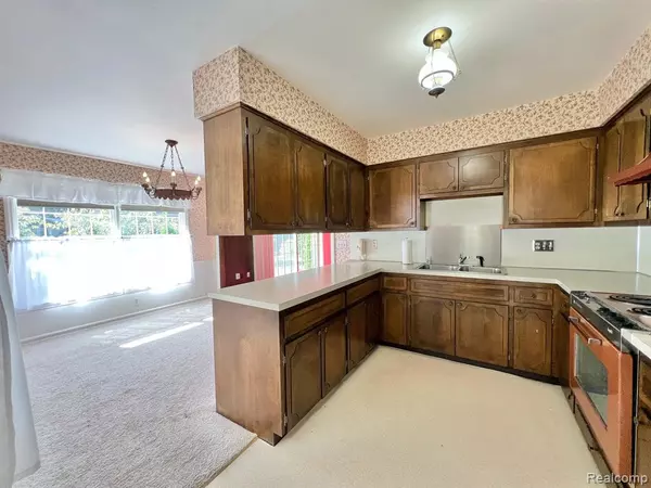 Port Huron, MI 48060,906 BONHOMME