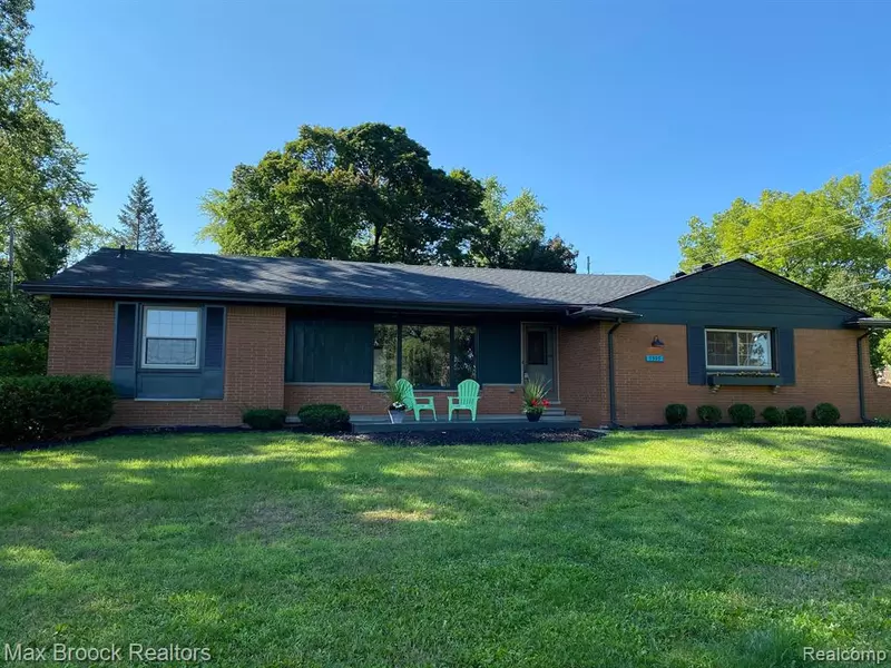 5595 OLD ORCHARD TRAIL, Orchard Lake Village, MI 48324