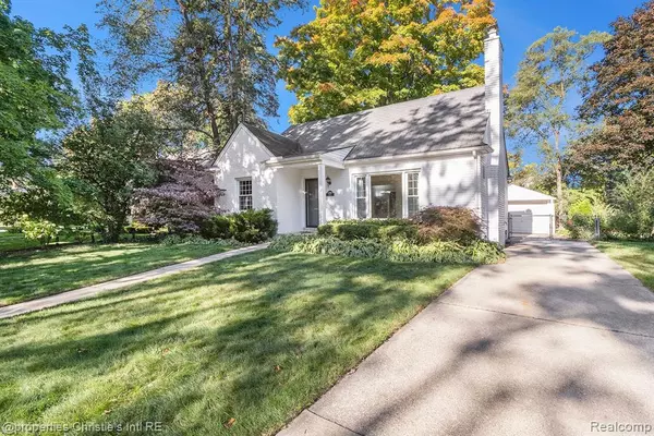 32081 AUBURN Drive, Beverly Hills, MI 48025