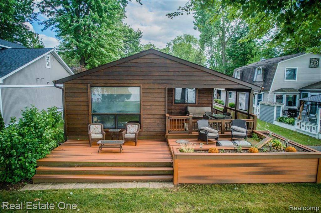 3420 PONEMAH Drive, Fenton, MI 48430