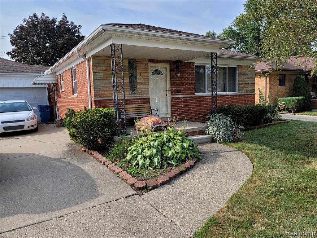 11096 IRVINGTON Drive, Warren, MI 48093