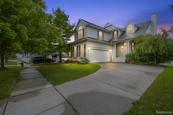 1303 FOUNTAIN VIEW Lane, Oxford, MI 48371