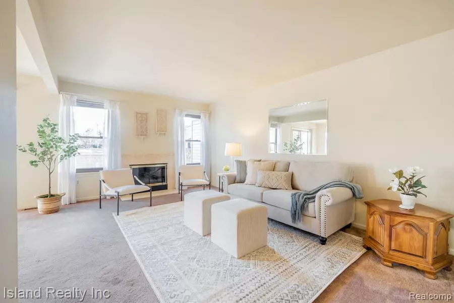 21927 GLENWOOD Lane, Woodhaven, MI 48183