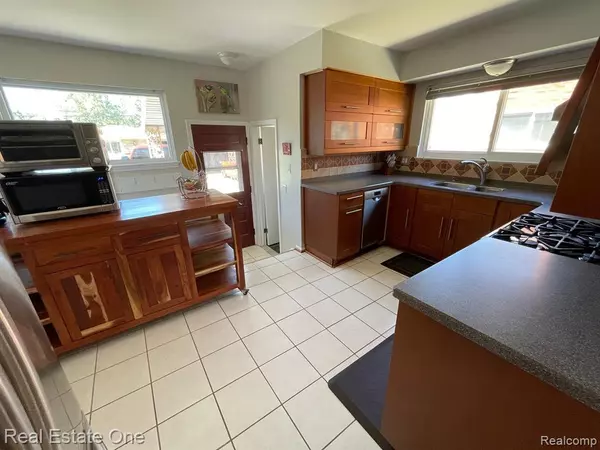 Madison Heights, MI 48071,1595 JENIFER Avenue