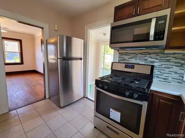 Port Huron, MI 48060,1617 LAPEER Avenue