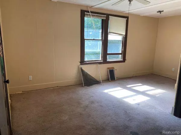 Mount Clemens, MI 48043,24 GALLUP Street