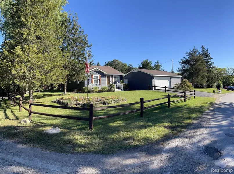 8999 CENTURY Drive, Brighton, MI 48116