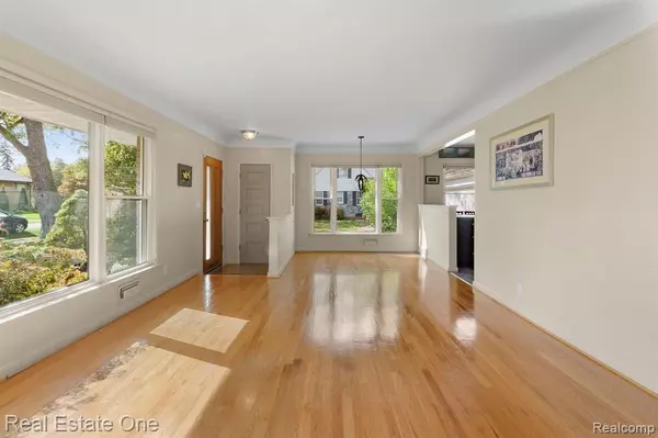 Beverly Hills, MI 48025,17500 BUCKINGHAM Avenue