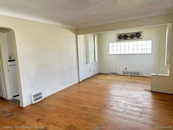Eastpointe, MI 48021,15694 ASH Avenue
