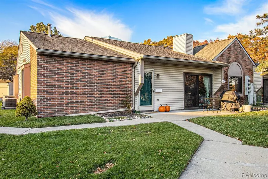 402 WATER TOWER Circle, Brighton, MI 48116