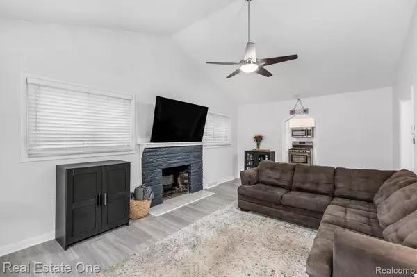 Madison Heights, MI 48071,27383 GROVELAND Street