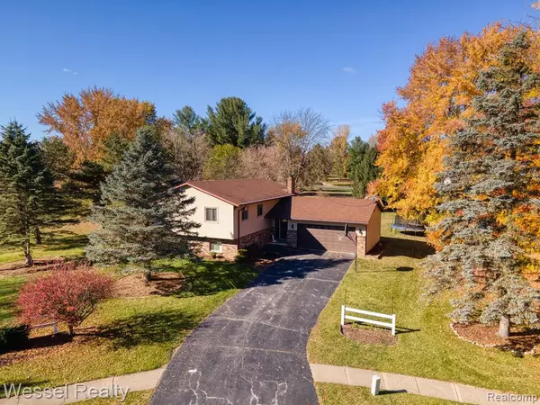 Almont, MI 48003,7803 DAWN Drive