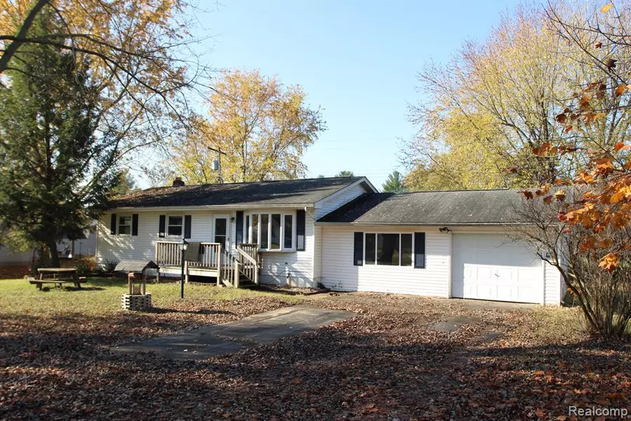 2651 FISH LAKE Road, Lapeer, MI 48446