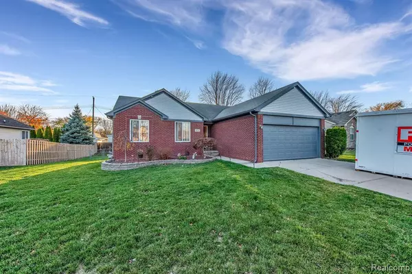 New Baltimore, MI 48047,51747 KINGS POINTE Drive