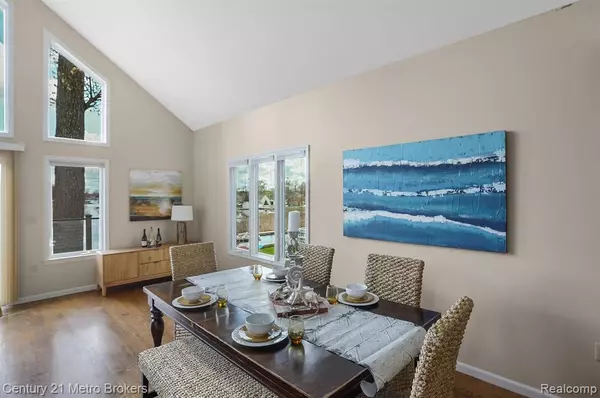 Fenton, MI 48430,13324 WENWOOD Drive