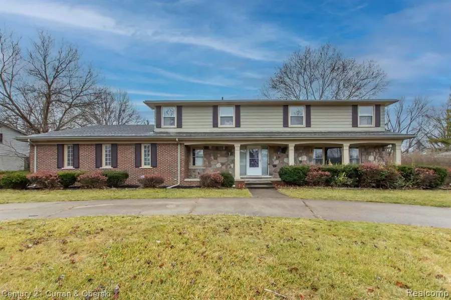 27800 RAINBOW E Circle, Lathrup Village, MI 48076