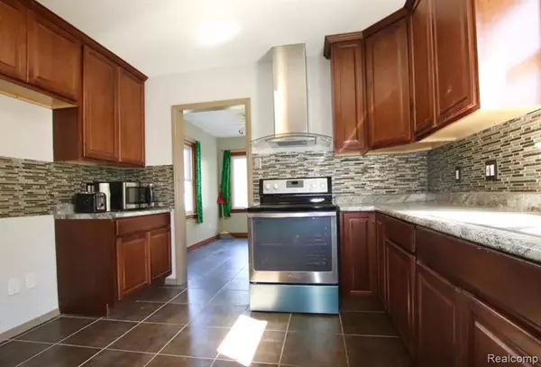 Dearborn Heights, MI 48127,5994 DREXEL Street
