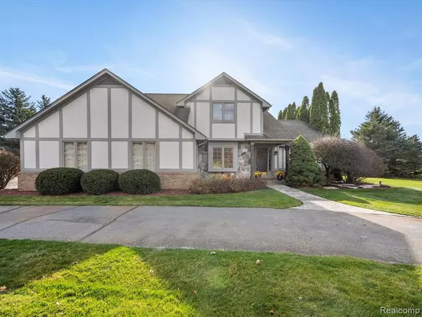 1034 VALLEYVIEW Drive, Clarkston, MI 48348