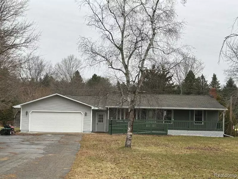 2659 PORCUPINE Trail, Lapeer, MI 48446