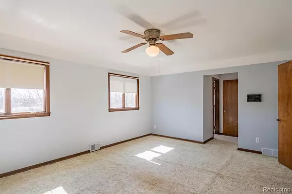 New Boston, MI 48164,25274 WALTZ Road