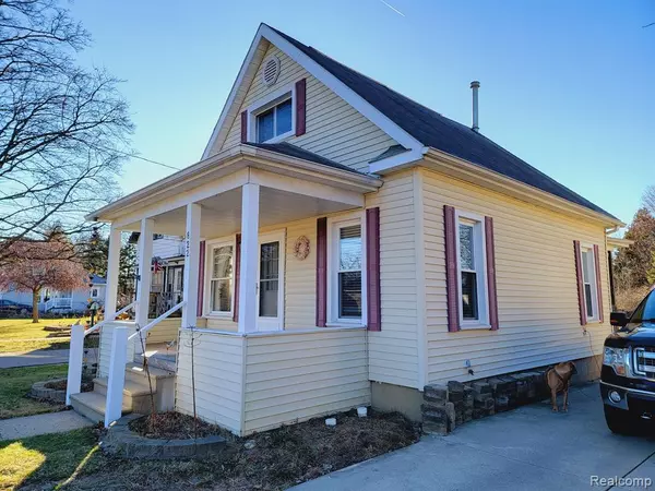 Owosso, MI 48867,822 S LYON Street
