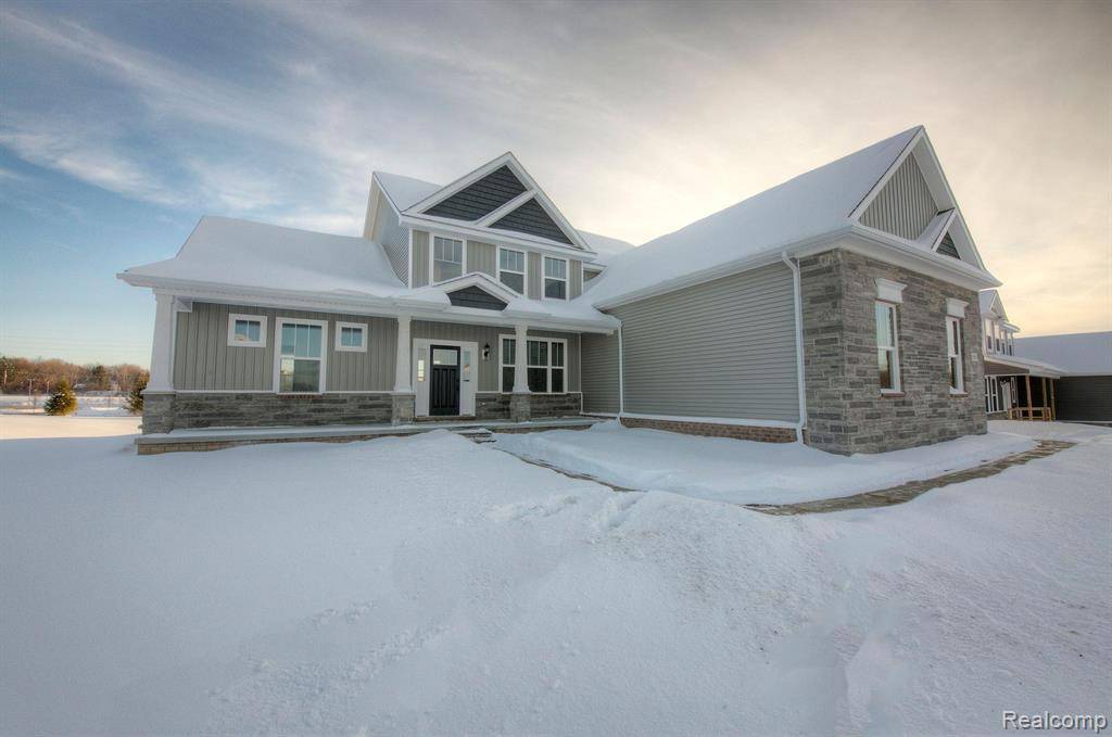 2560 WALNUT VIEW DR, Howell, MI 48855