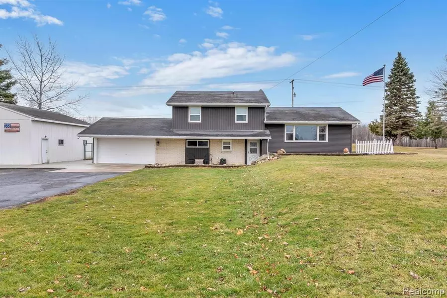 2665 LYONS Road, Owosso, MI 48867