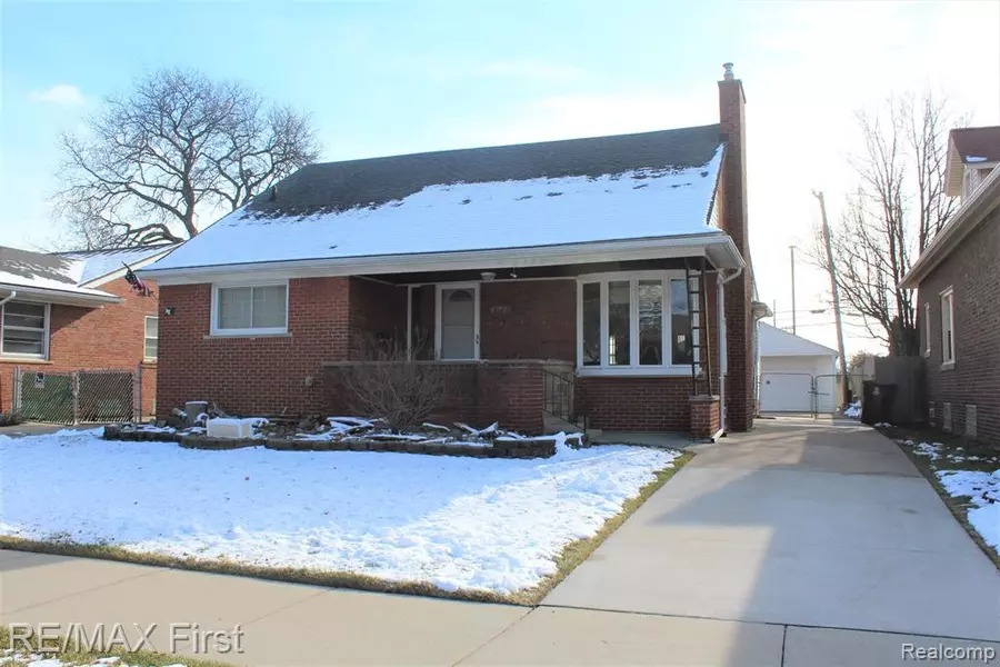 8160 WARREN Boulevard, Center Line, MI 48015