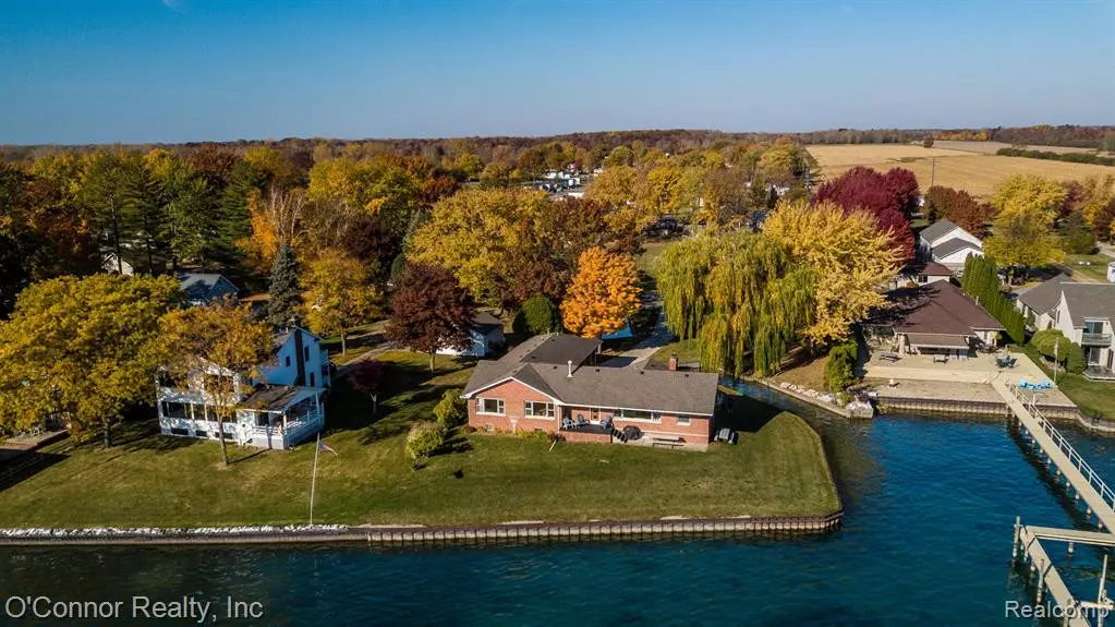 6881 S River Road, Cottrellville, MI