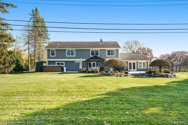 Beverly Hills, MI 48025,32165 WESTLADY Drive