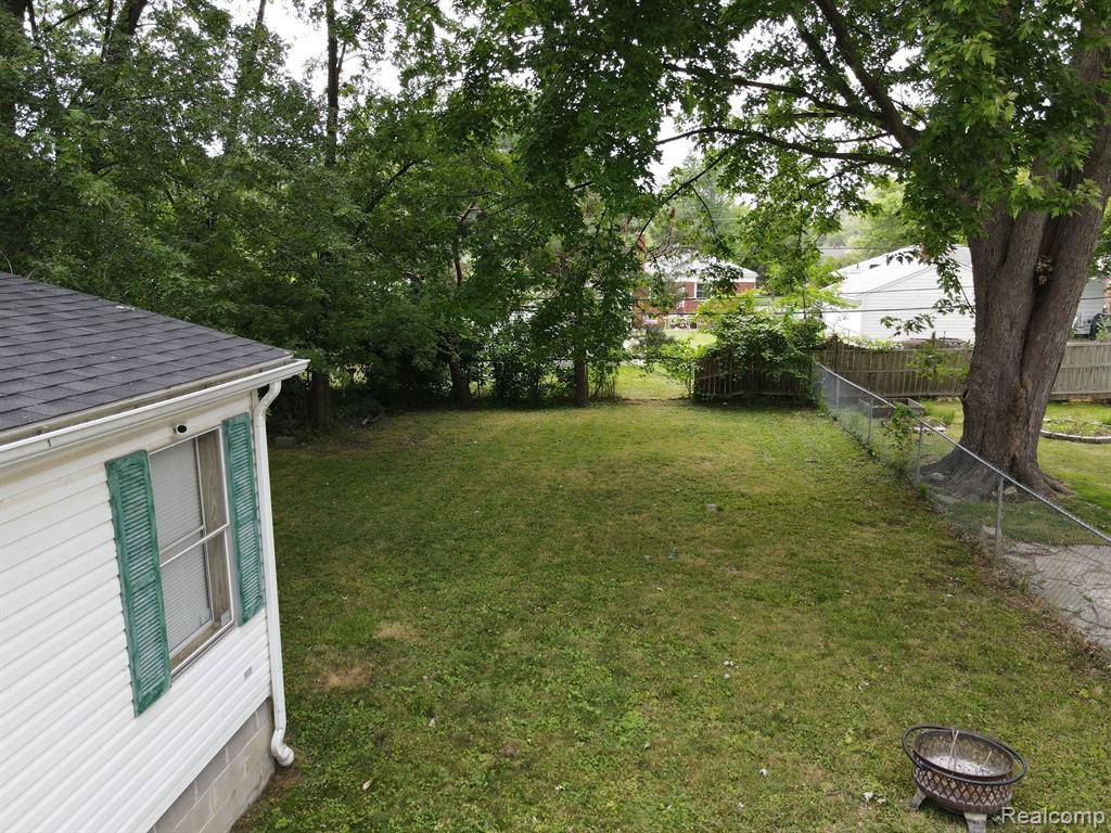 Roseville, MI 48066,26653 NIEMAN Street