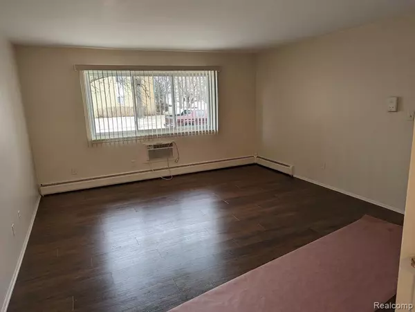 Oak Park, MI 48237,25337 W MONTMARTRE Court