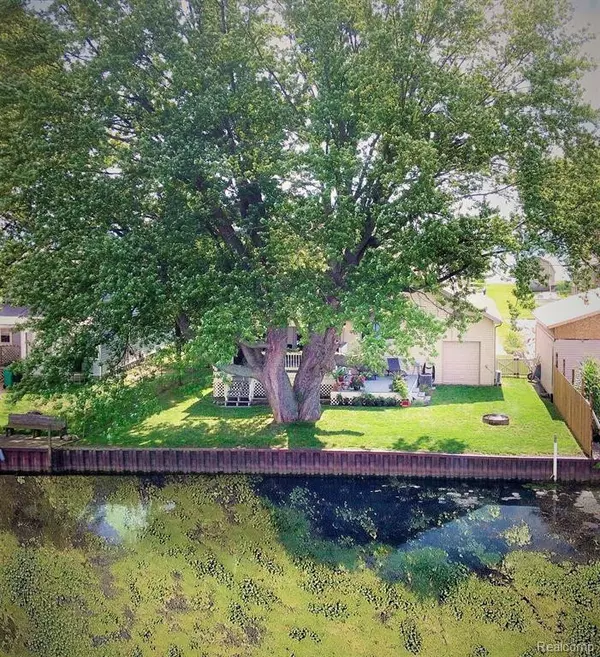 Rockwood, MI,35732 ERIE Drive