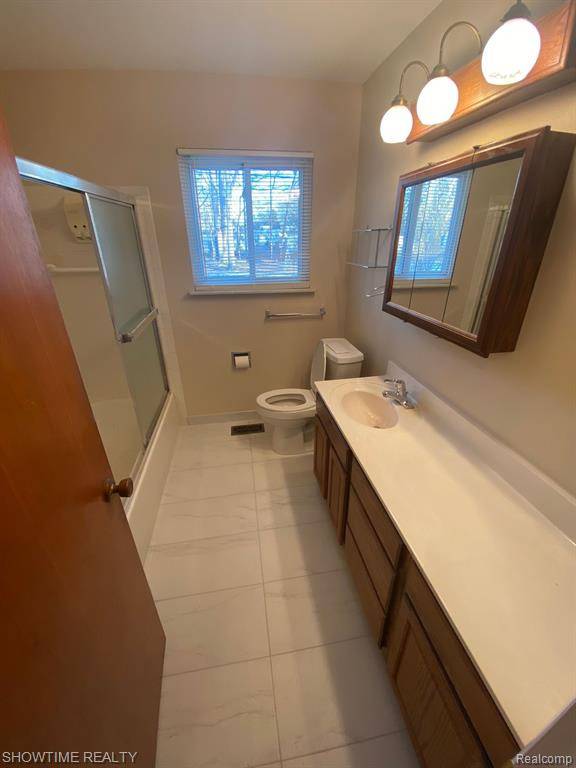 Farmington Hills, MI 48336,21338 WHITTINGTON Street