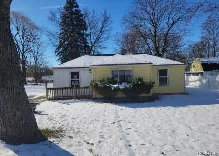 1735 PIERCE Road, Lansing, MI 48910