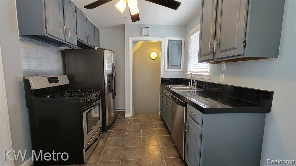 Royal Oak, MI 48067,1323 LONGFELLOW Avenue