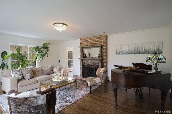 Grosse Pointe Woods, MI 48236,491 OXFORD Road