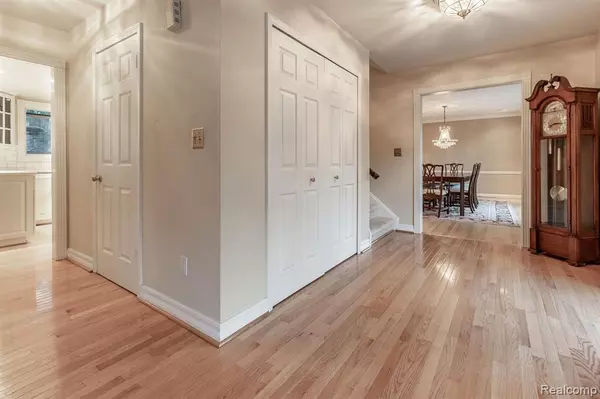 Beverly Hills, MI 48025,21840 RIVERVIEW Drive