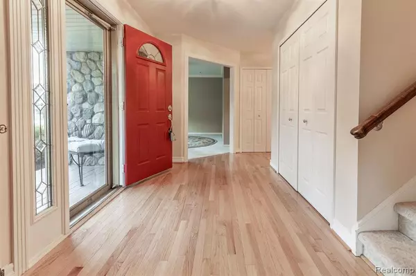 Beverly Hills, MI 48025,21840 RIVERVIEW Drive