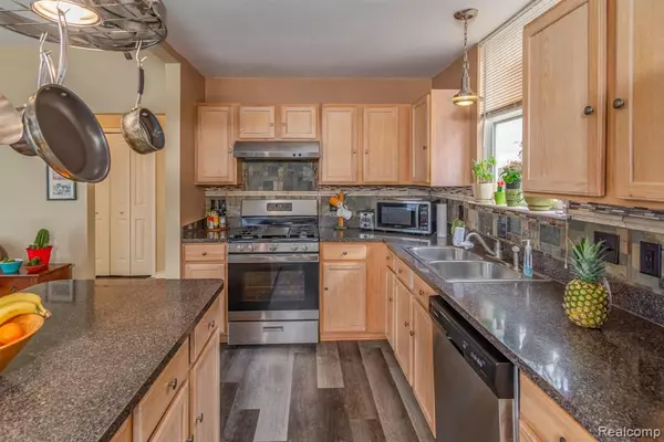New Boston, MI 48164,26739 TROWBRIDGE Square