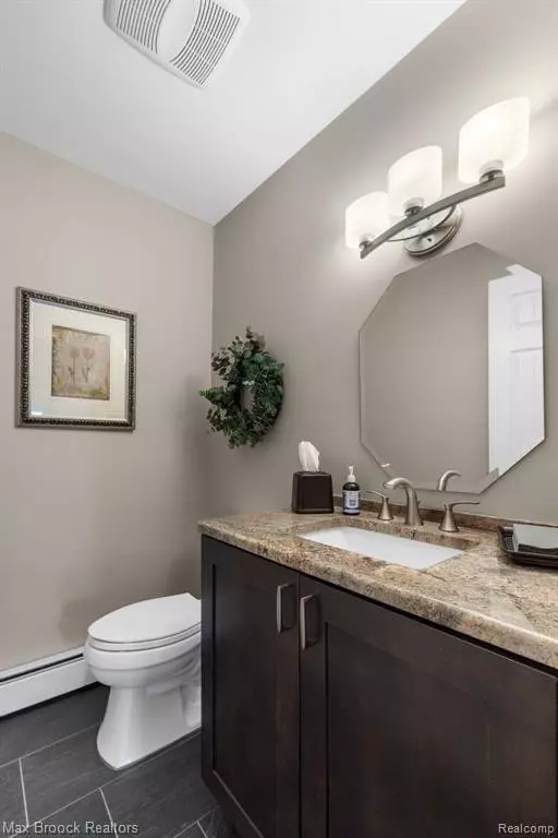 Beverly Hills, MI 48025,19921 WALTHAM Road