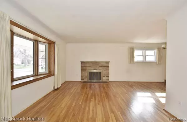 Beverly Hills, MI 48025,16211 LAUDERDALE Avenue