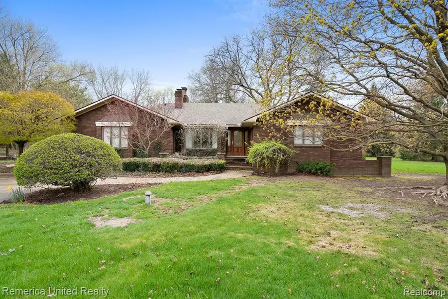 57855 TRAVIS Road, New Hudson, MI 48165