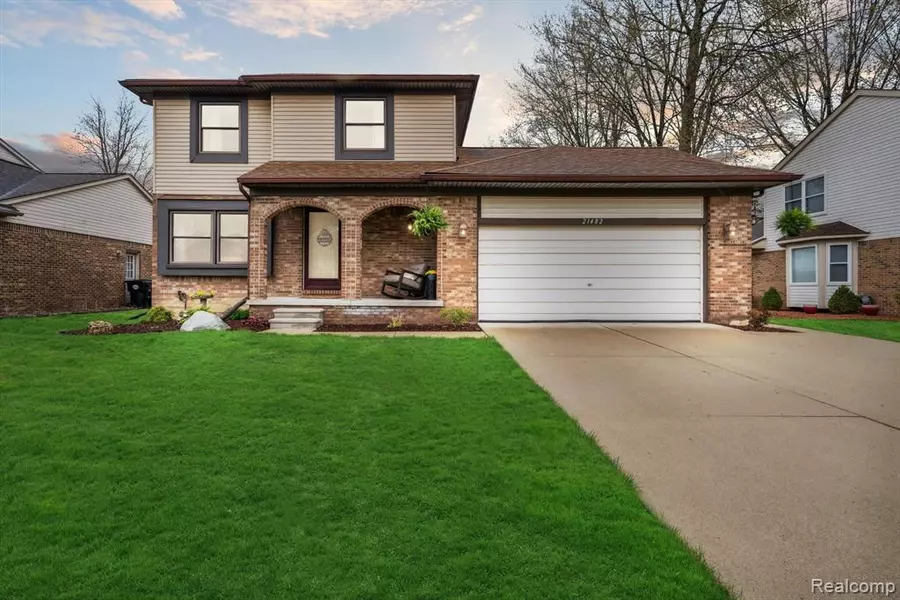 21482 DEERFIELD Drive, Woodhaven, MI 48183