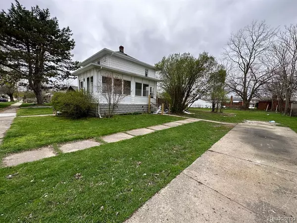 Mount Clemens, MI 48043,48 INCHES Street