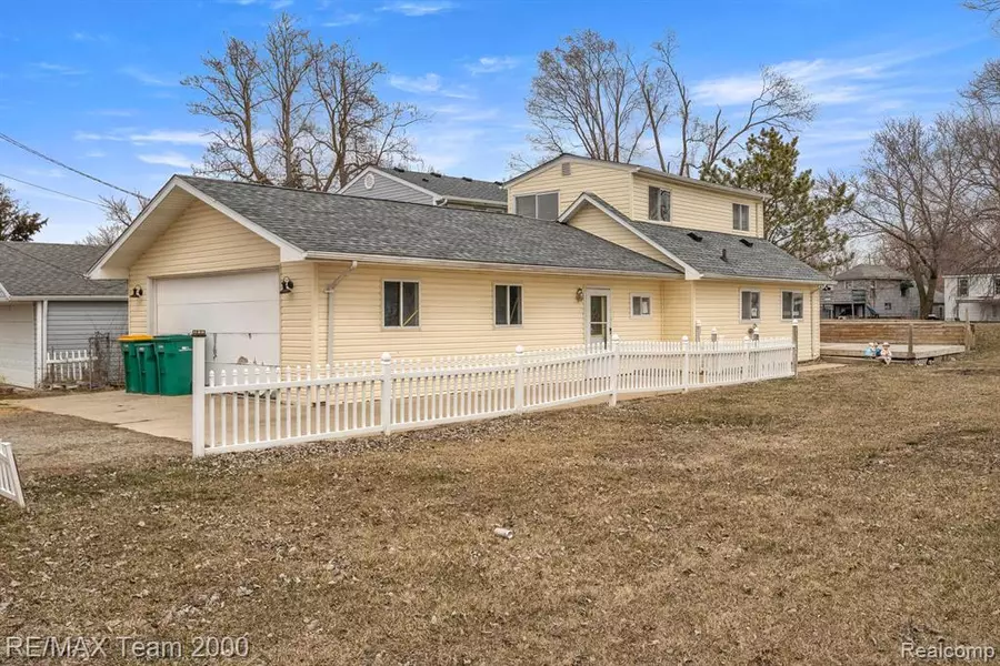 35657 LELAND Street, Rockwood, MI