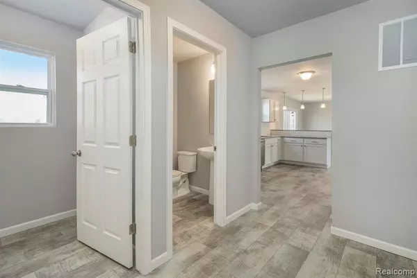 Davisburg, MI 48350,101 Forest Way