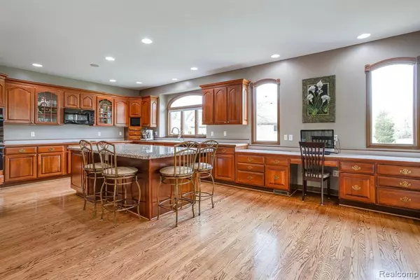 Marysville, MI 48040,627 LOMASNEY Lane