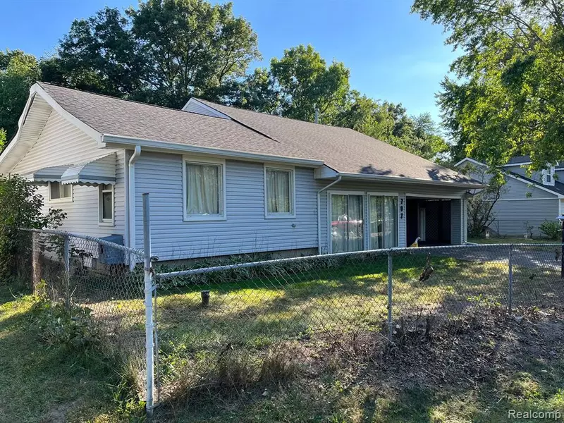 797 DUNREATH Street, Wolverine Lake, MI 48390