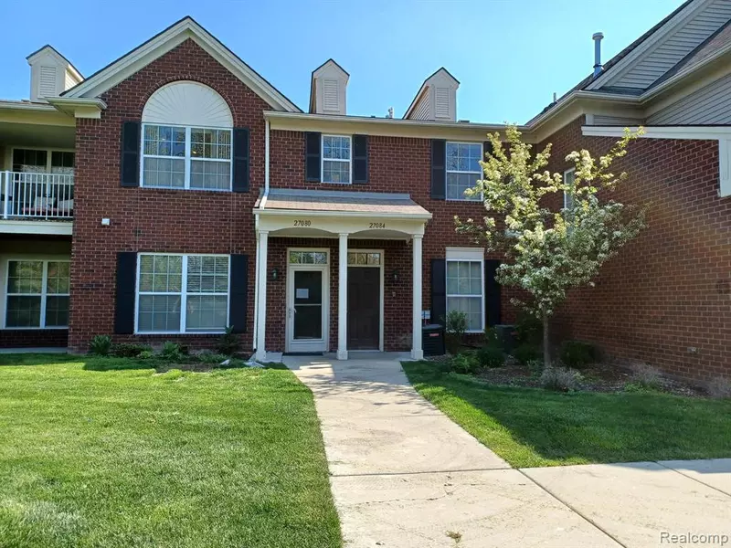 27084 CARRINGTON, Harrison Township, MI